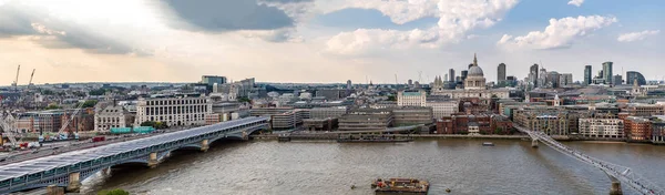 Panorámás Kilátás Londoni Szent Pál Székesegyházra London Millenniumi Hídjával Anglia — Stock Fotó