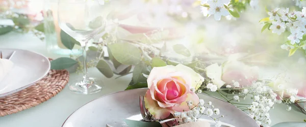 Decoração Romântica Mesa Primavera Para Casamento — Fotografia de Stock