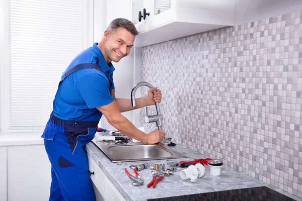 Side View Plumber Fixing Water Tap Kitchen — Stock Photo, Image