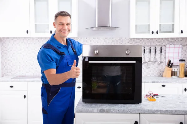 Mature Male Technician Repairing Oven Kitchen Worktop — Stock Photo, Image