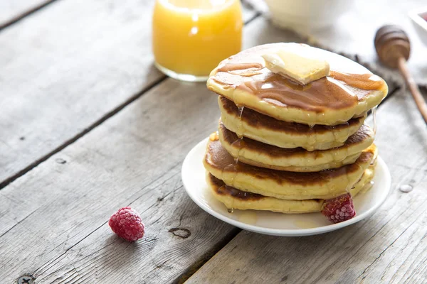 Sweet Homemade Stack Pancakes Butter Raspberryes Honey Breakfast — Stock Photo, Image