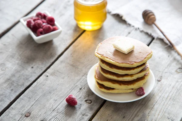 Sweet Homemade Stack Pancakes Butter Raspberryes Honey Breakfast — Stock Photo, Image