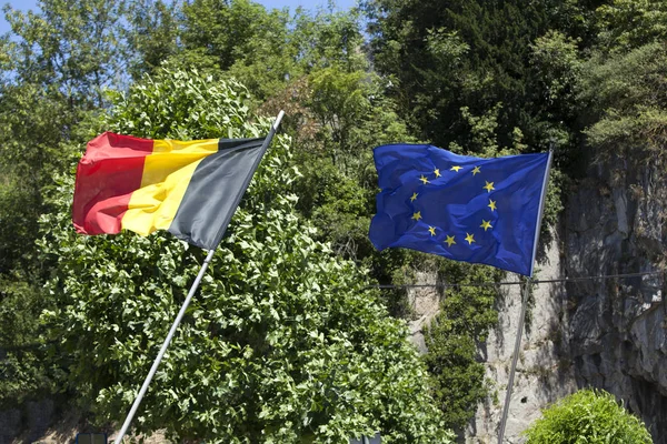 Europeisk Flagga Med Belgisk Flagga Utomhus — Stockfoto