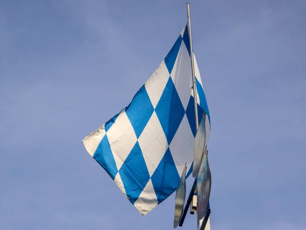 Bendera Bavarian Depan Langit Biru — Stok Foto