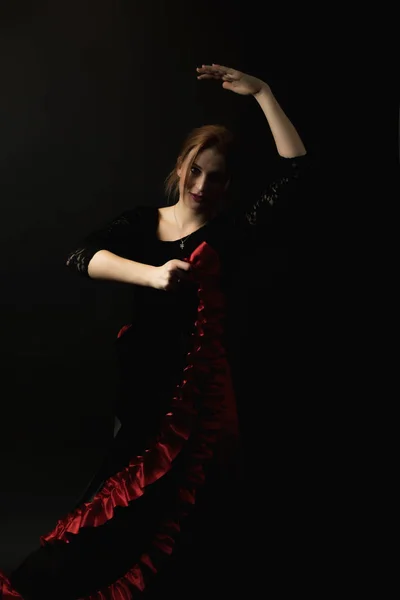 Low Key Portrait Jeune Femme Dansant Flamenco Verticalement — Photo