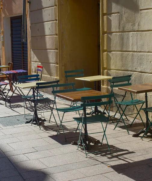 Prázdná Pouliční Restaurace Staré Ulici Perpignan Francie — Stock fotografie