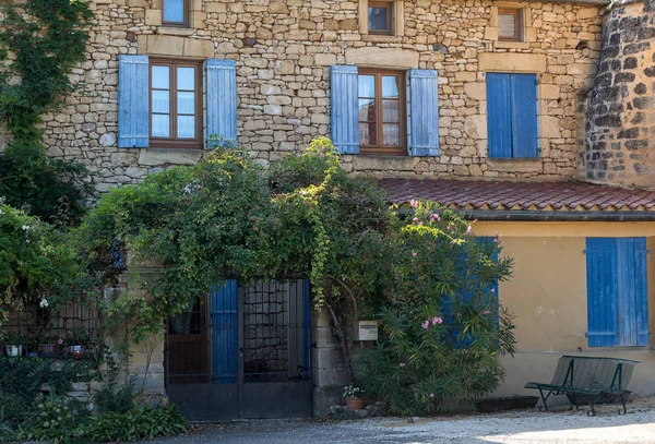 Fachada Una Antigua Casa Piedra Con Persianas Madera Carlux Dordogne — Foto de Stock