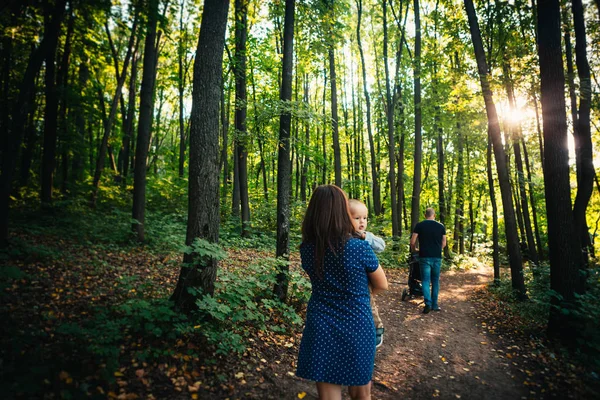 Happy Family Son Background Forest — Stock Photo, Image