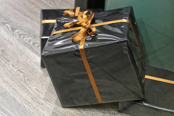 Big Gift Box Golden Ribbon — Stock Photo, Image
