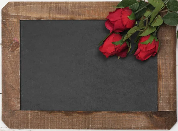 Koncepcja Romantyczna Mała Tablica Różami — Zdjęcie stockowe