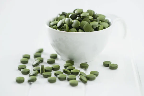 Zelená Chlorella Tablety Nebo Zelený Ječmen Tablety Misce — Stock fotografie