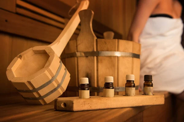 Holzbad Accessoires Mit Aromatischer Ölflasche Für Das Bad Der Sauna — Stockfoto