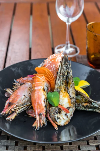 Piring Seafood Lezat Udang Panggang — Stok Foto