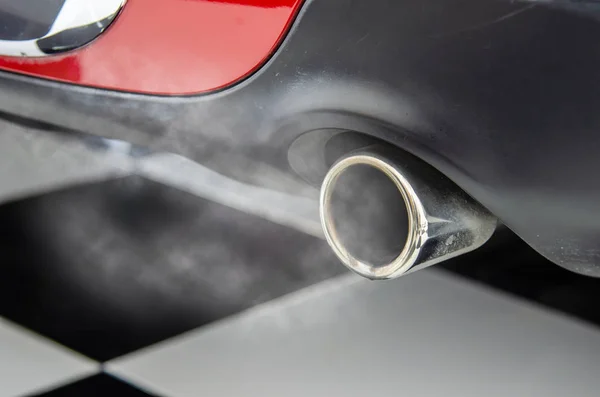 Car Exhaust While Leaving Smoke — Stock Photo, Image