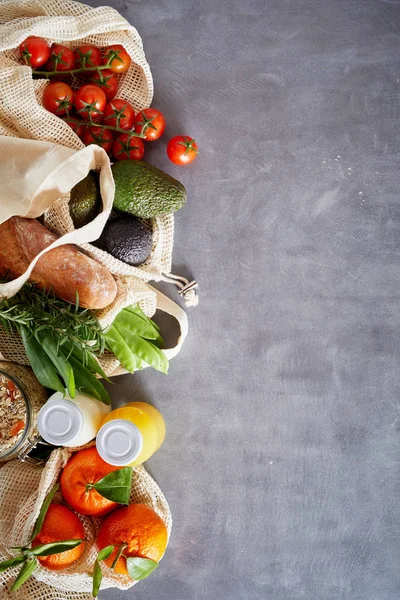 Ortaggi Freschi Biologici Frutta Sacchetti Tessuto Bottiglie Vetro Visti Dall — Foto Stock