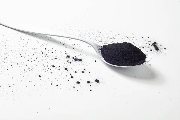 Cuchara Carbón Polvo Sobre Fondo Blanco Con Poco Polvo Negro —  Fotos de Stock