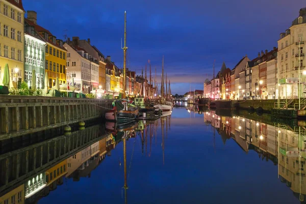 Kanał Nyhavn Kolorowe Elewacje Starych Domów Starych Statków Stare Miasto — Zdjęcie stockowe