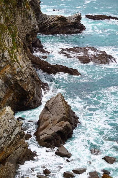 Rocce Nel Mare Sulla Costa Bilbao Spagna — Foto Stock