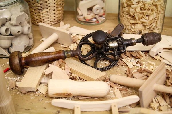 木制桌子上的木工工具 — 图库照片