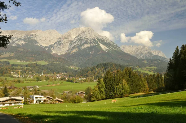 Vista Panorámica Del Majestuoso Paisaje Los Alpes —  Fotos de Stock