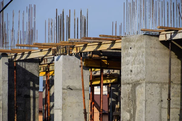 Bau Eines Wohnhauses Stahlbetonkonstruktionen Zement Und Beschläge — Stockfoto