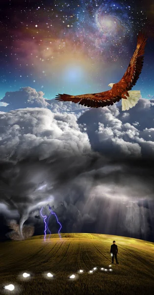 Bouře Krajina Orel Vznáší Obloze Člověk Ztrácí Žárovky Jako Nápady — Stock fotografie