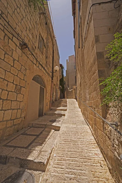 以色列耶路撒冷旧城狭窄的人行道 — 图库照片