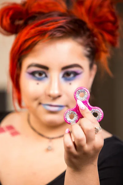 Den Här Tjejen Snurrar Fidget Spinnare — Stockfoto