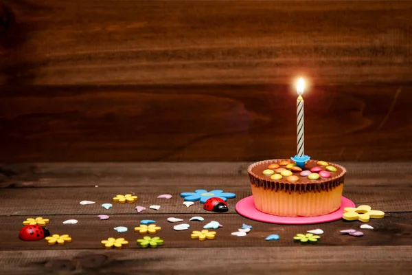 甜松饼 有蜡烛的蛋糕 — 图库照片