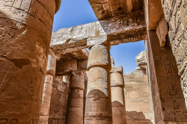 Columnas Cielo Azul Gran Sala Hipóstila Templo Amon Karnak Egipto — Foto de Stock