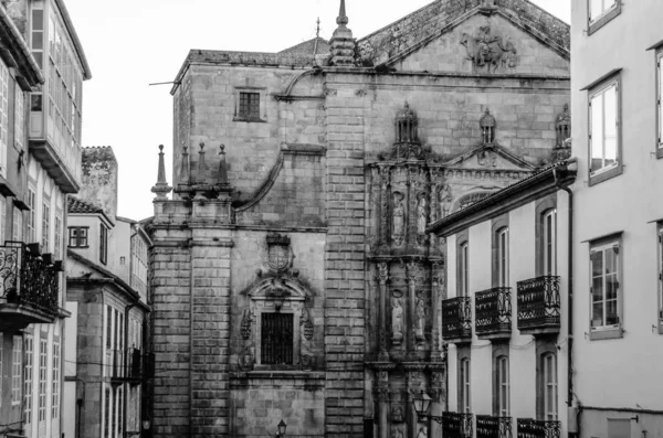Αρχιτεκτονική Στο Σαντιάγο Ντε Κομποστέλα Βόρεια Ισπανία Μαύρο Και Άσπρο — Φωτογραφία Αρχείου