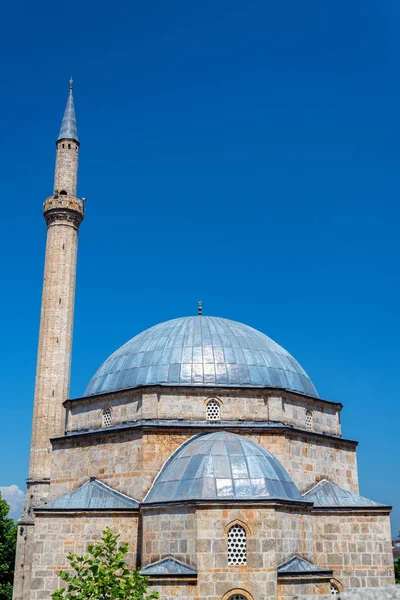 Bela Arquitetura Otomana Mesquita Sinan Pasha Com Céu Azul Prizren — Fotografia de Stock