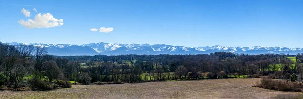 Uitzicht Het Platteland Met Pyreneeën Achtergrond — Stockfoto