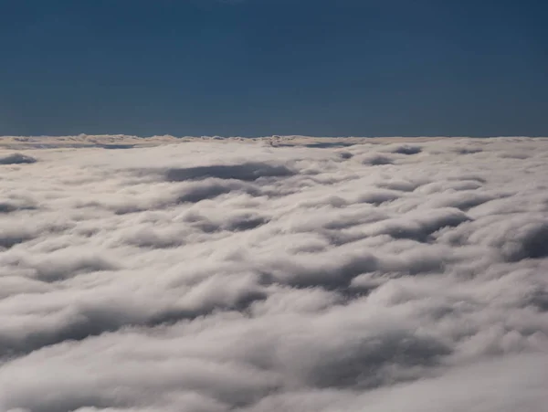 Μια Θάλασσα Από Πυκνά Σύννεφα Φωτογραφήθηκε Από Ψηλά — Φωτογραφία Αρχείου