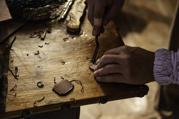 Pessoa Que Trabalha Com Couro Forma Tradicional Detalhe Trabalho Artesanal — Fotografia de Stock