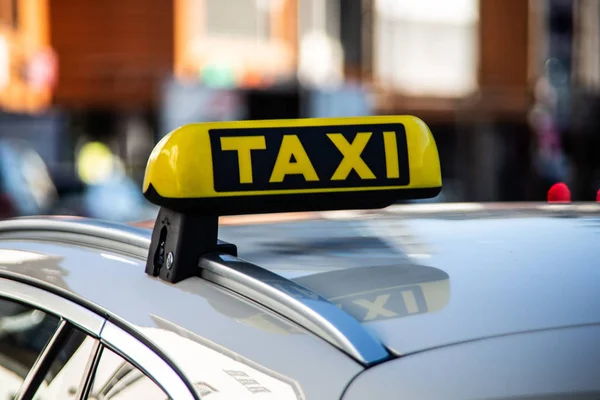 Taxischild Auf Wagendach — Stockfoto