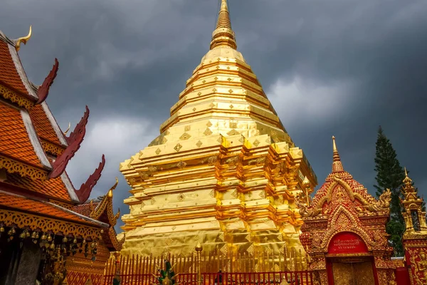 Wat Phra Que Doi Suthep Estupa Oro Chiang Mai Tailandia — Foto de Stock
