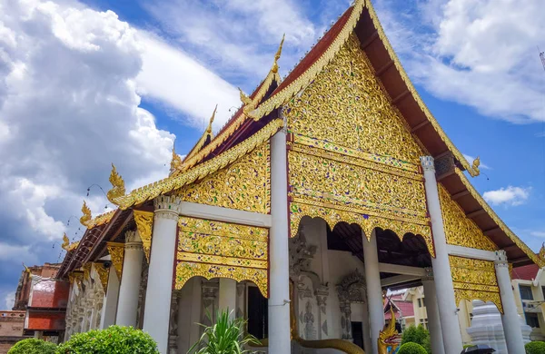 チェンマイ タイにおけるワット チェディ ルアン寺院建築 — ストック写真