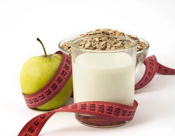 Diet Products Green Apple Glass Kefir Oatmeal Entwined Measuring Tape — Stock Photo, Image