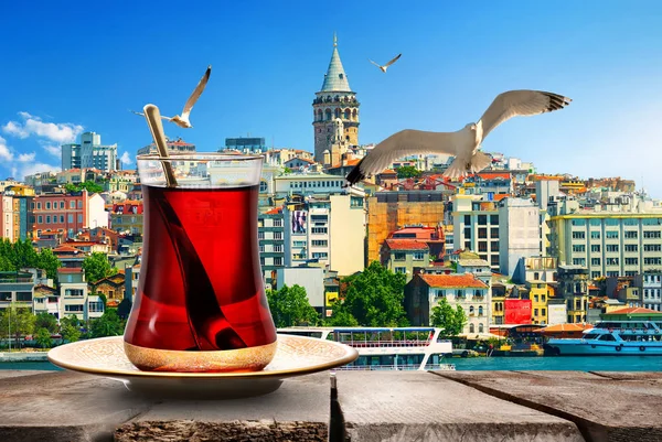 Tea Galata Tower Golden Horn Bay Turkey — Stock Photo, Image