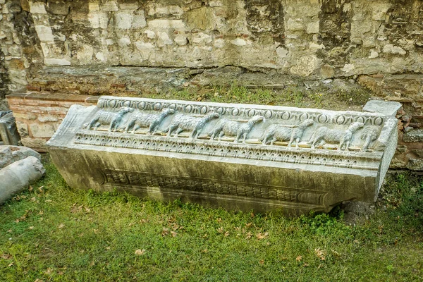 Friso Bizantino Sete Ovelhas Entre Ruínas Jardim Haghia Sophia Istambul — Fotografia de Stock