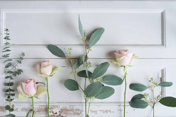 Διακόσμηση Λουλουδιών Λευκό Vintage Ξύλο Για Φόντο Ημέρας Μητέρων — Φωτογραφία Αρχείου