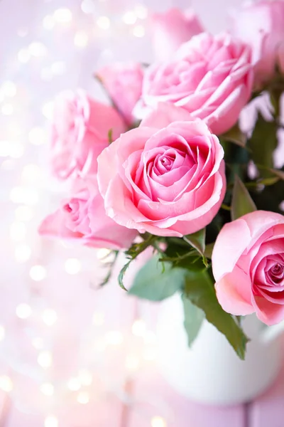 Rosas Rosadas Exuberantes Rosa Con Luces Bokeh —  Fotos de Stock