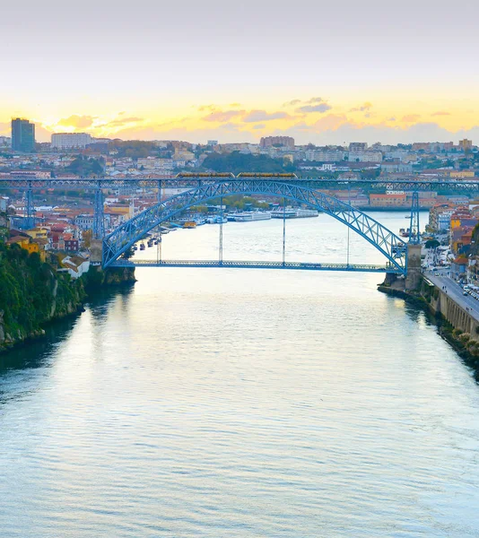 Τον Ποταμό Douro Dom Luis Γέφυρα Και Τραμ Στη Γέφυρα — Φωτογραφία Αρχείου