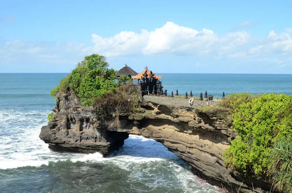 Pura Batu Bolong Borde Acantilado Costa Con Agujero Roca Bali — Foto de Stock