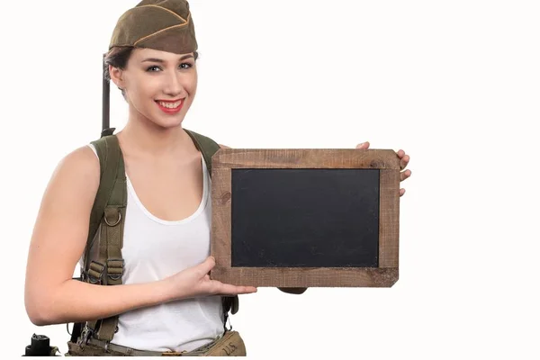 Mujer Joven Vestida Con Uniforme Militar Wwii Con Gorra Mostrando —  Fotos de Stock