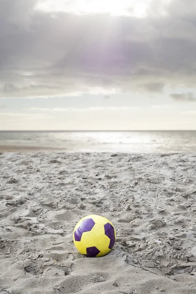 Футбольный Мяч Пляже Balybunion Графстве Керри Ирландия — стоковое фото