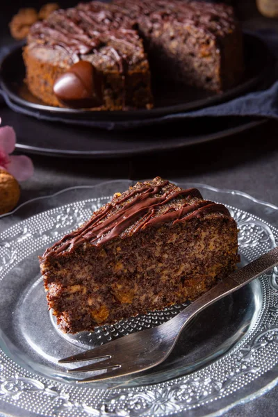 Saftiger Mohnkuchen Mit Äpfeln Und Schokoladenglasur — Stockfoto