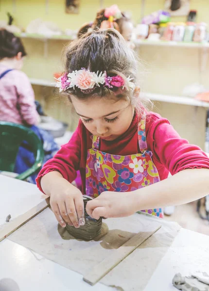 Taller Cerámica Infantil Niña Trabajando Con Arcilla Aprendizaje Creativo — Foto de Stock