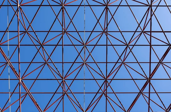 Afbeelding Toont Een Abstracte Celling Metalen Constructie Blauwe Lucht Achtergrond — Stockfoto